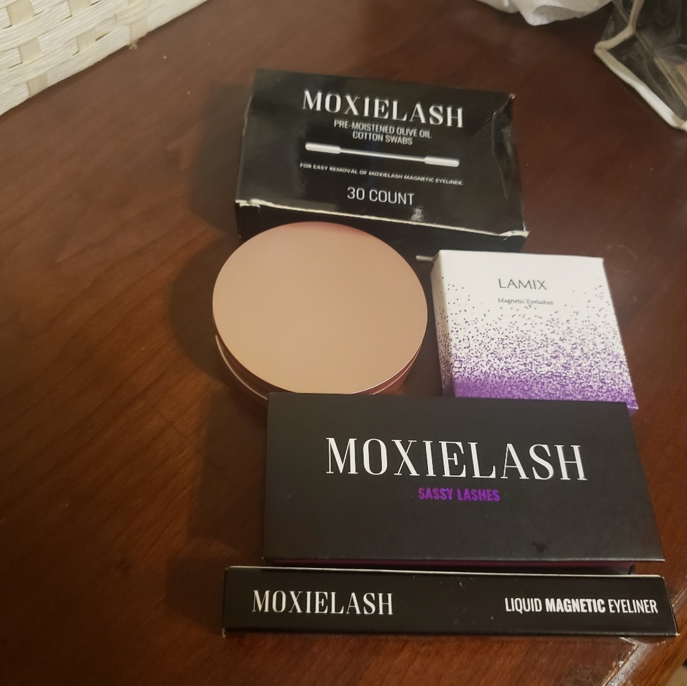 Moxie Lash Set PLUS 2 extra sets!